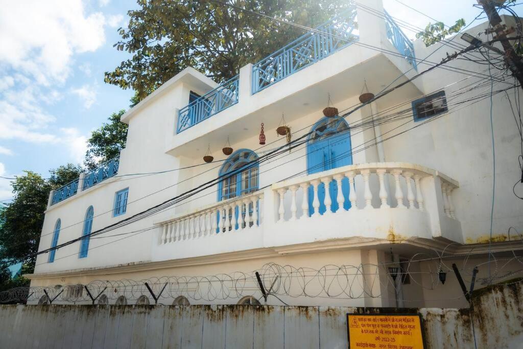 Blue Door Villa By Homeyhuts Rājpur Екстериор снимка